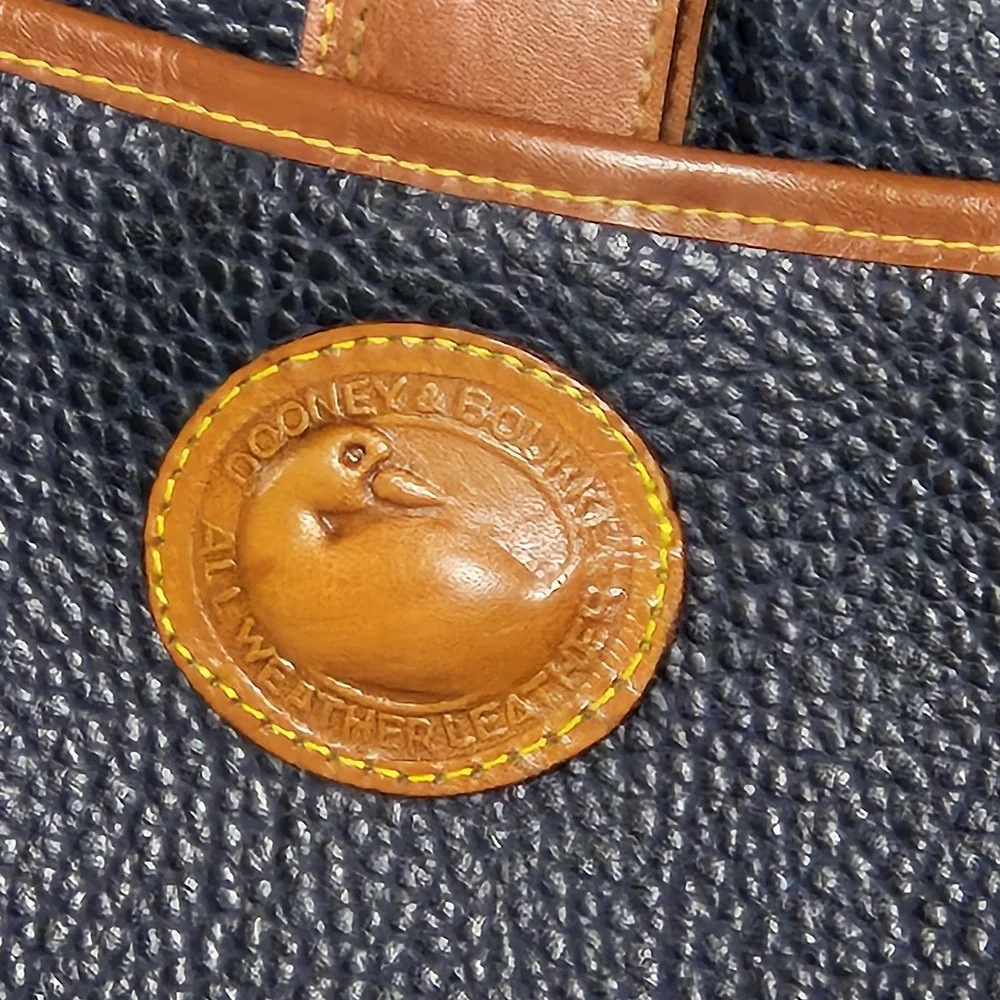 Dooney & Bourke Vintage All Weather Leather Crossbody Bag Navy‎ Blue Tan Trim - Picture 3 of 9